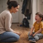 Elternteil bleibt ruhig und setzt klare Grenze bei wütendem Kleinkind